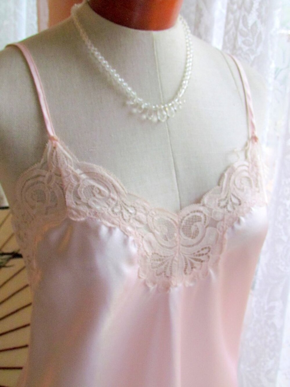 PINK CHEMISE SLIP NIGHTIE, M, 38" LAURA ADAMS V BACK, LACE TRIM, SLEEK & PRETTY